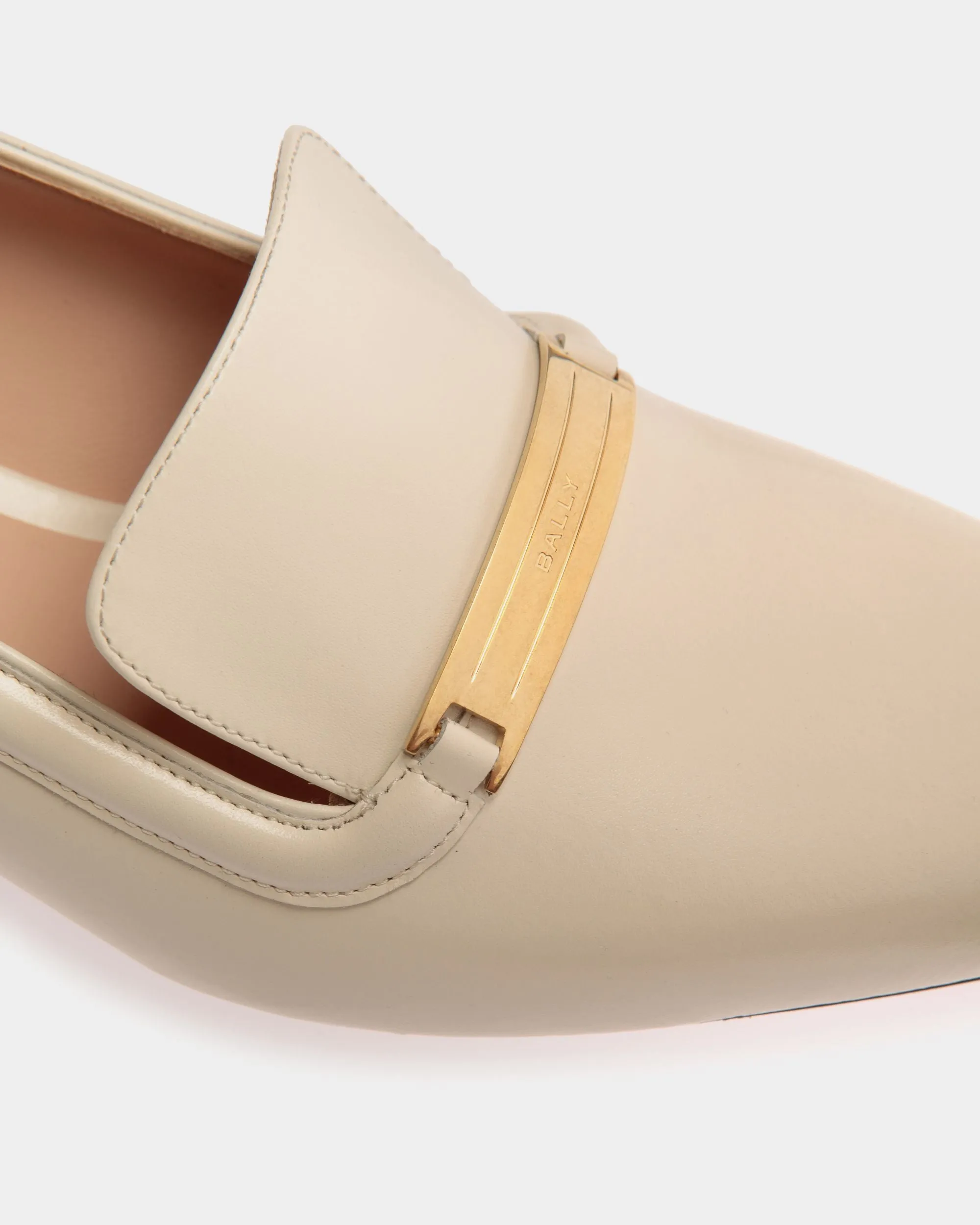 Deco Pump in White Leather