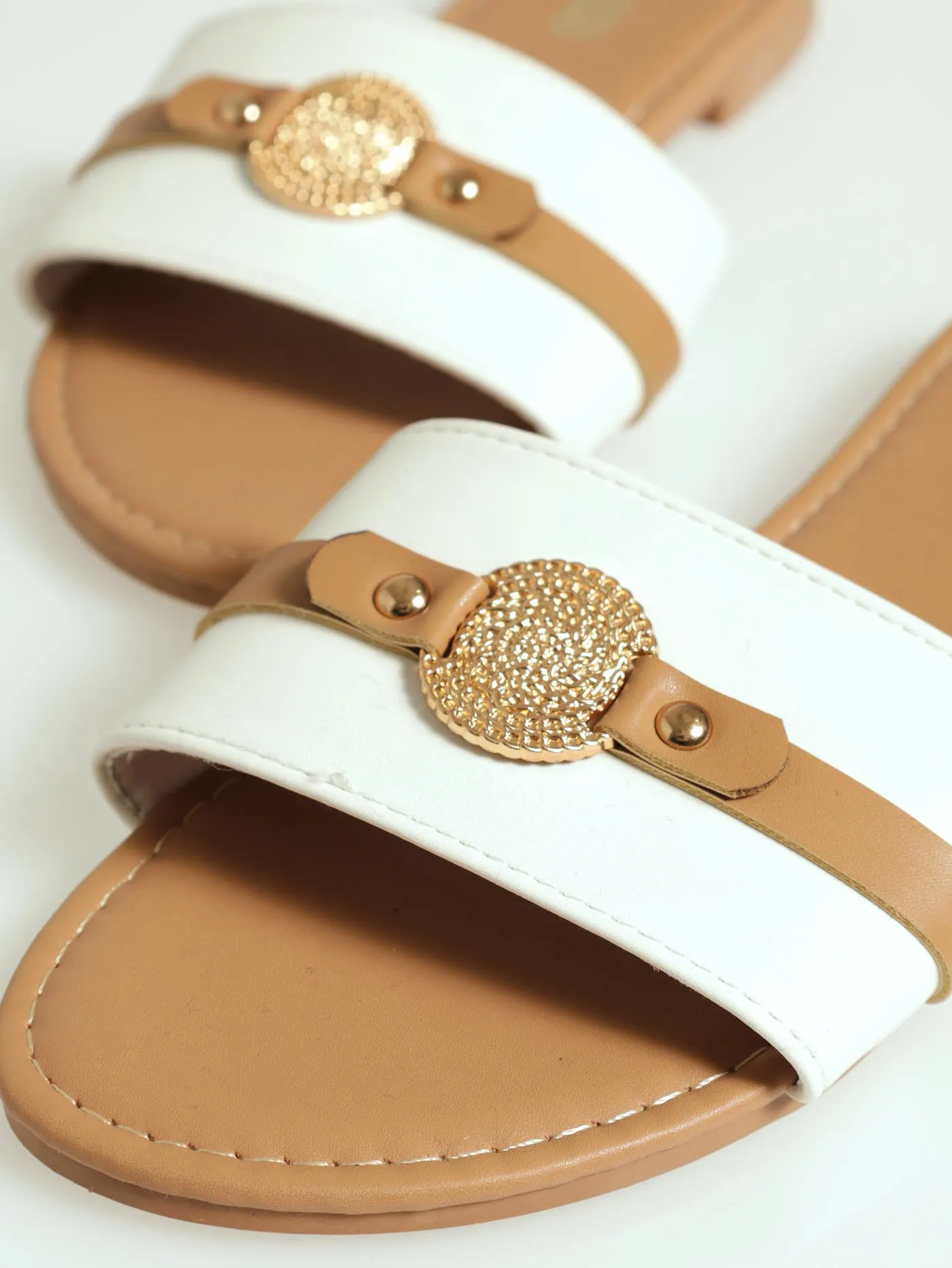Flat One Strap Push In Mule Sandal With Coin Link Trim - Off White