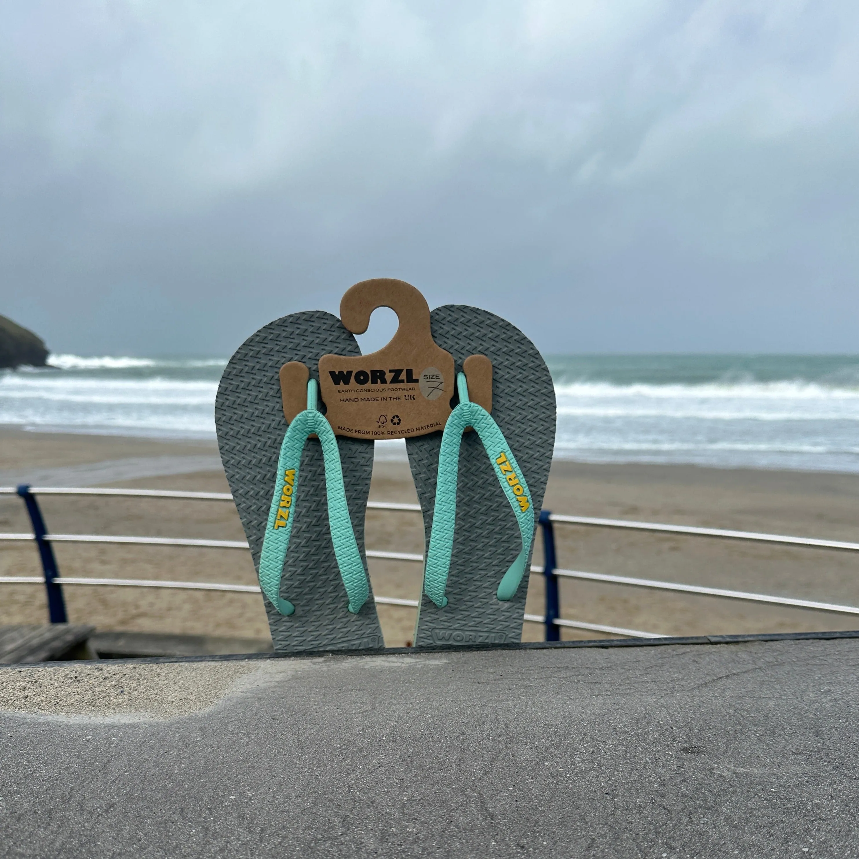 LIGHT GREY - Mens non plastic, biodegradable, rubber flip flops made in the UK.