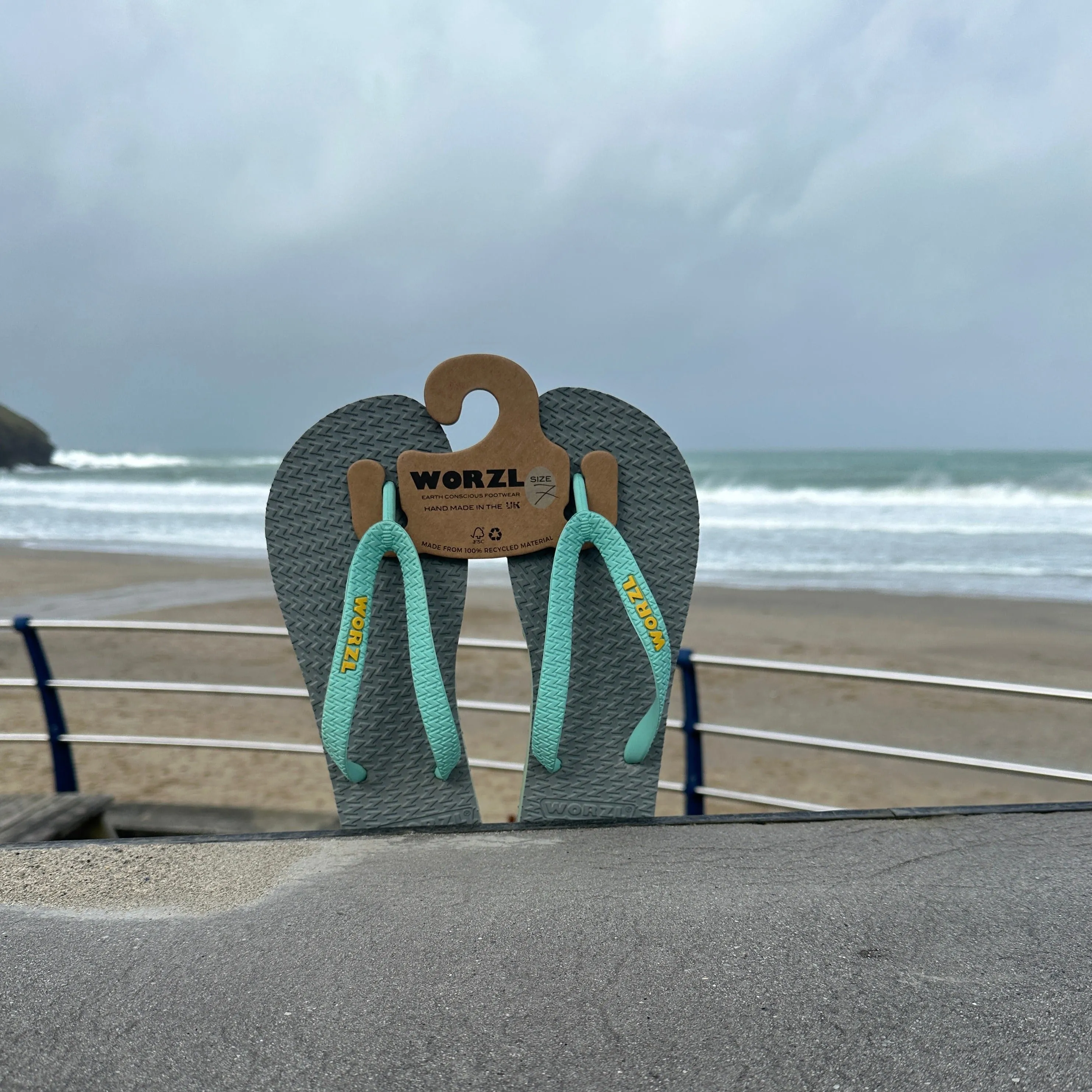 LIGHT GREY - Women's non plastic, biodegradable, rubber flip flops made in the UK.