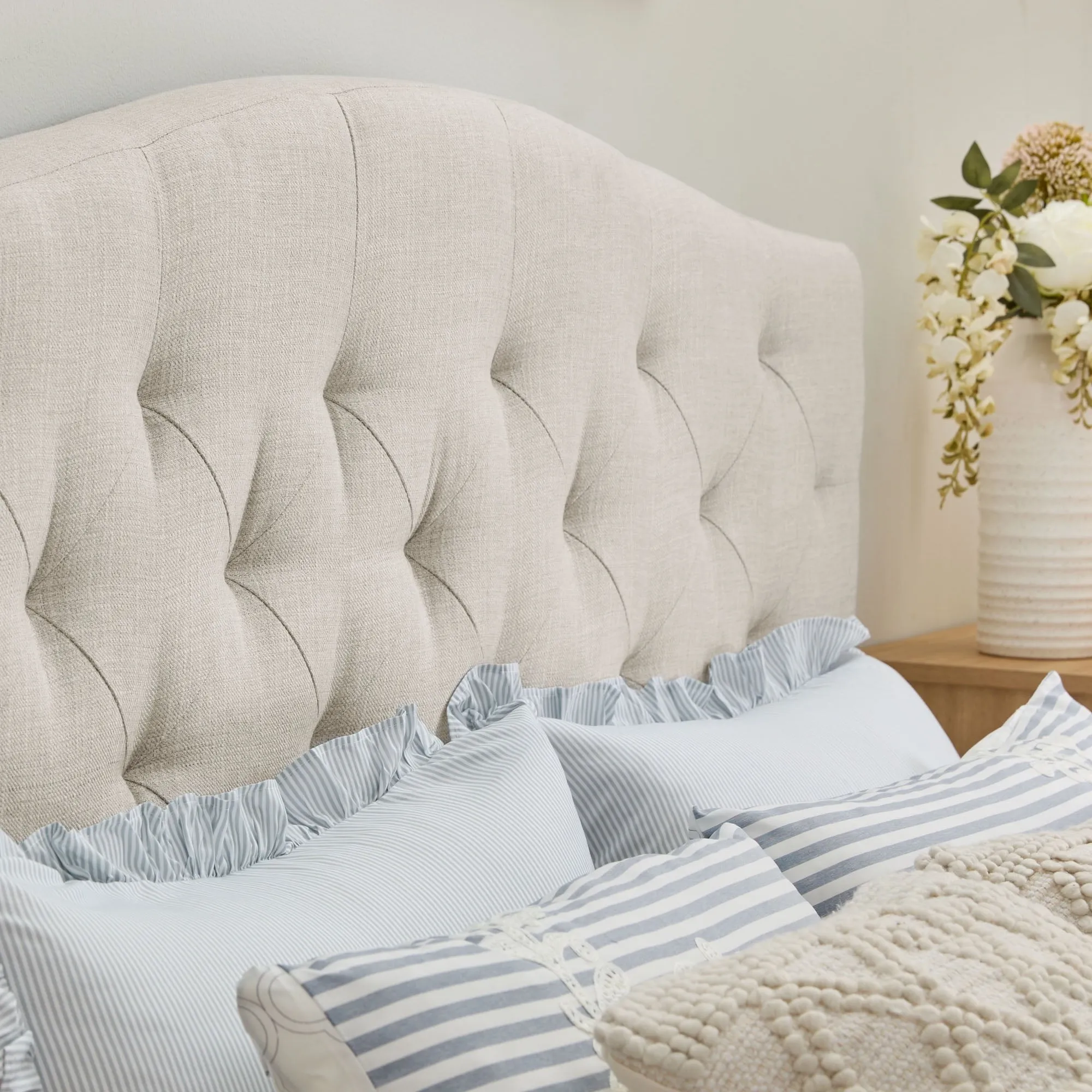 My Texas House Anna Upholstered Diamond Tufted Platform Bed, Queen, Oat
