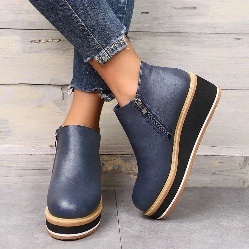 Stylish ankle boots with zipper and platform