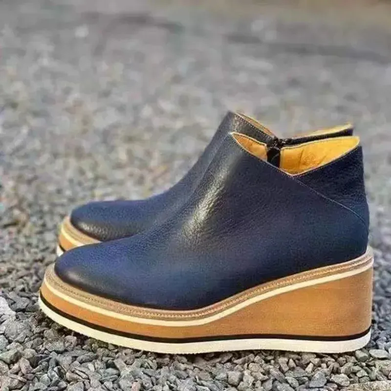 Stylish ankle boots with zipper and platform