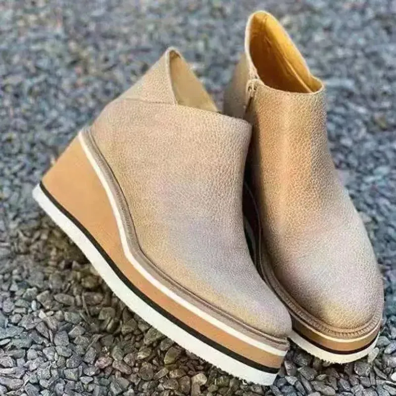 Stylish ankle boots with zipper and platform