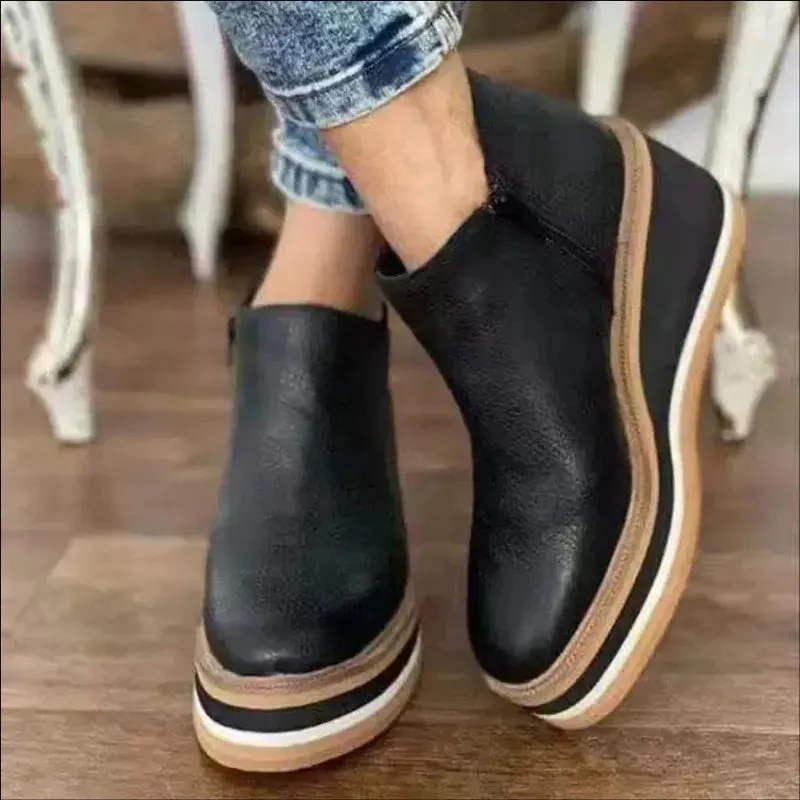 Stylish ankle boots with zipper and platform