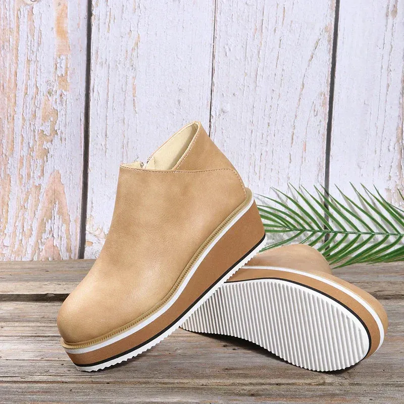 Stylish ankle boots with zipper and platform