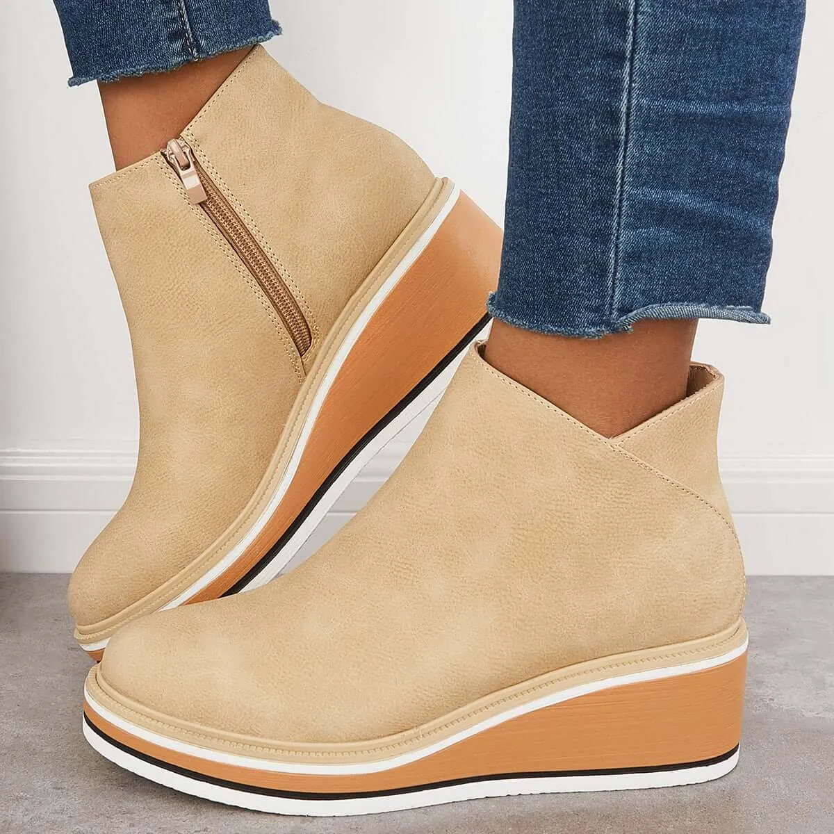 Stylish ankle boots with zipper and platform