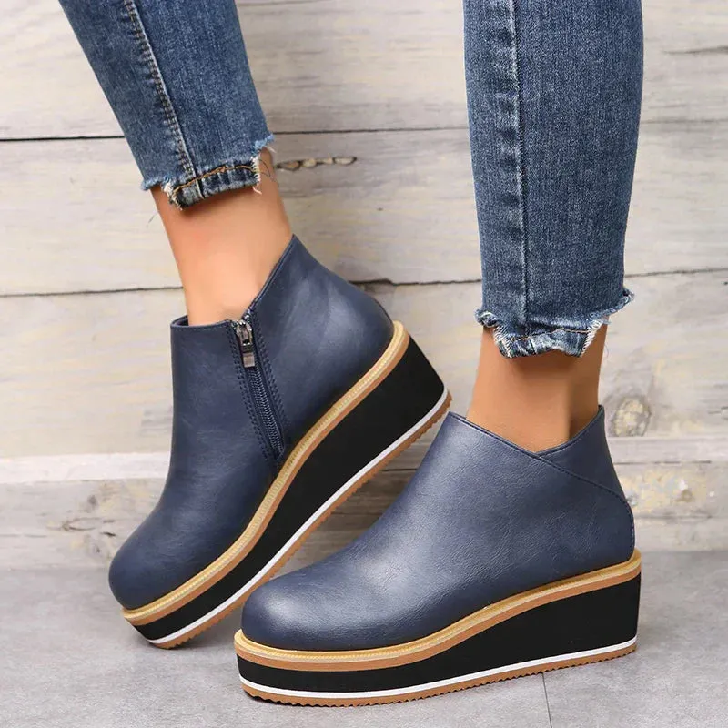 Stylish ankle boots with zipper and platform