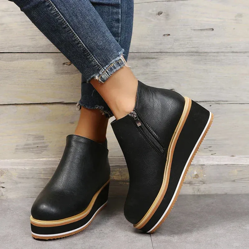 Stylish ankle boots with zipper and platform