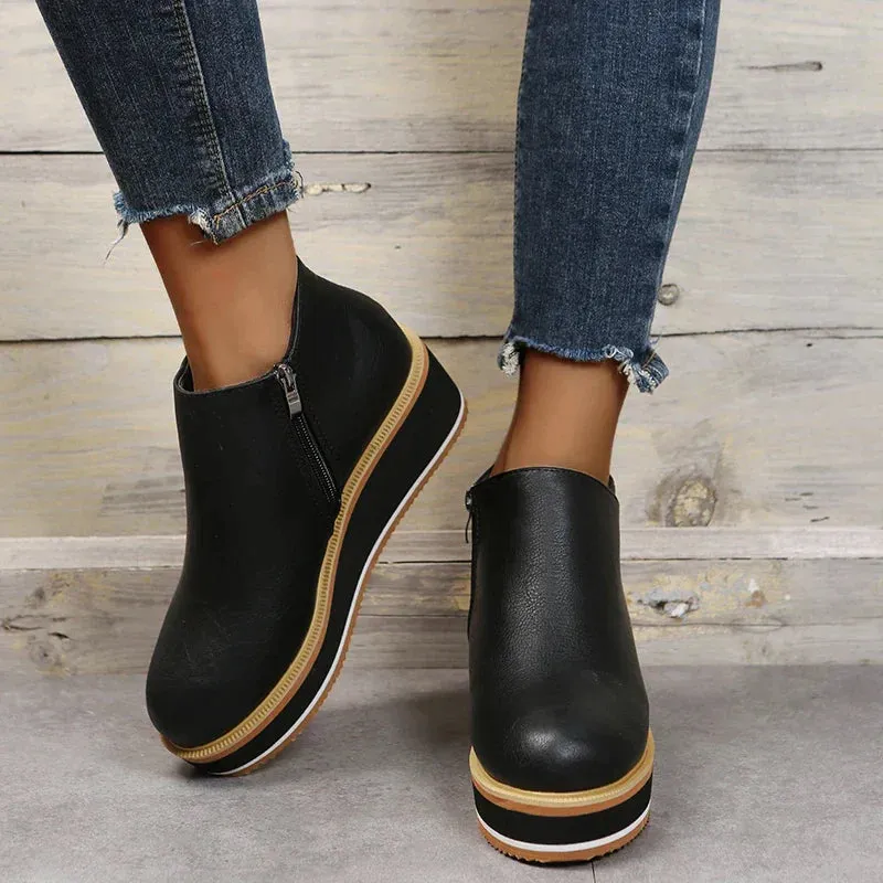 Stylish ankle boots with zipper and platform