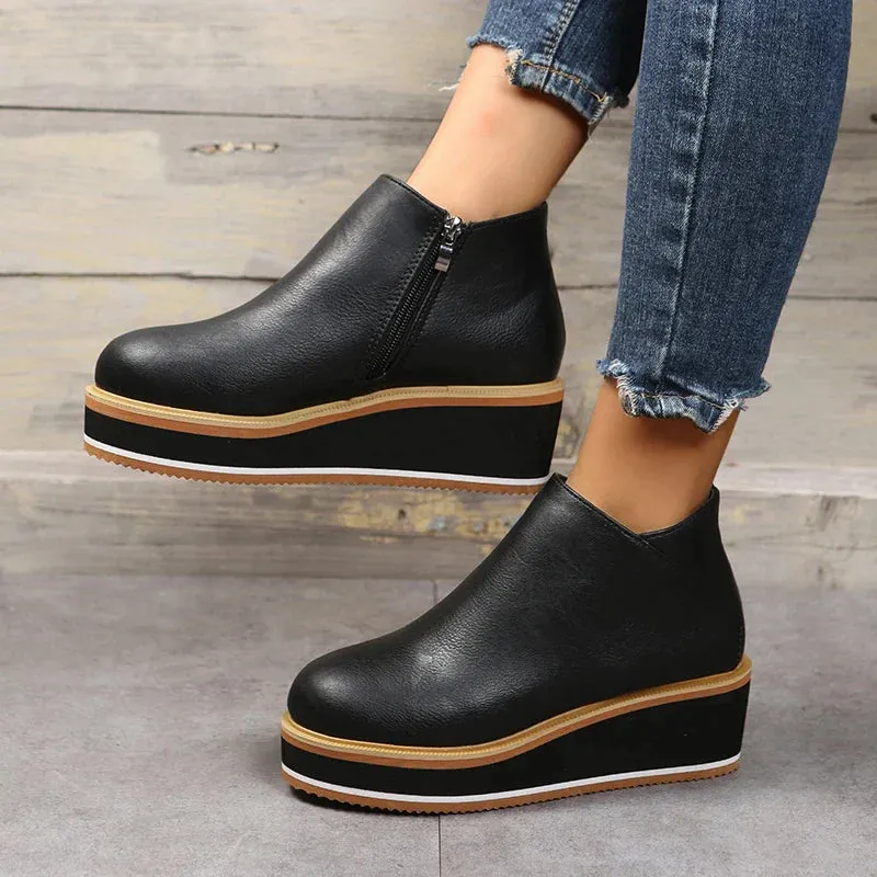 Stylish ankle boots with zipper and platform