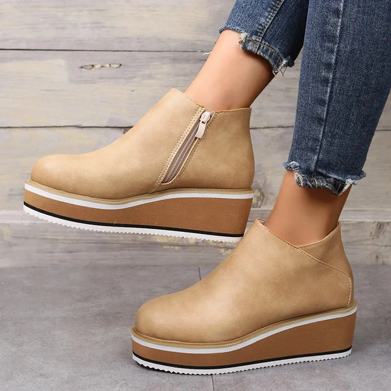 Stylish ankle boots with zipper and platform