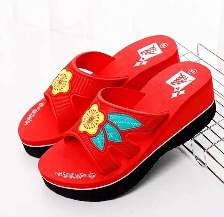 Stylish Floral Platform Flip-Flops for Women