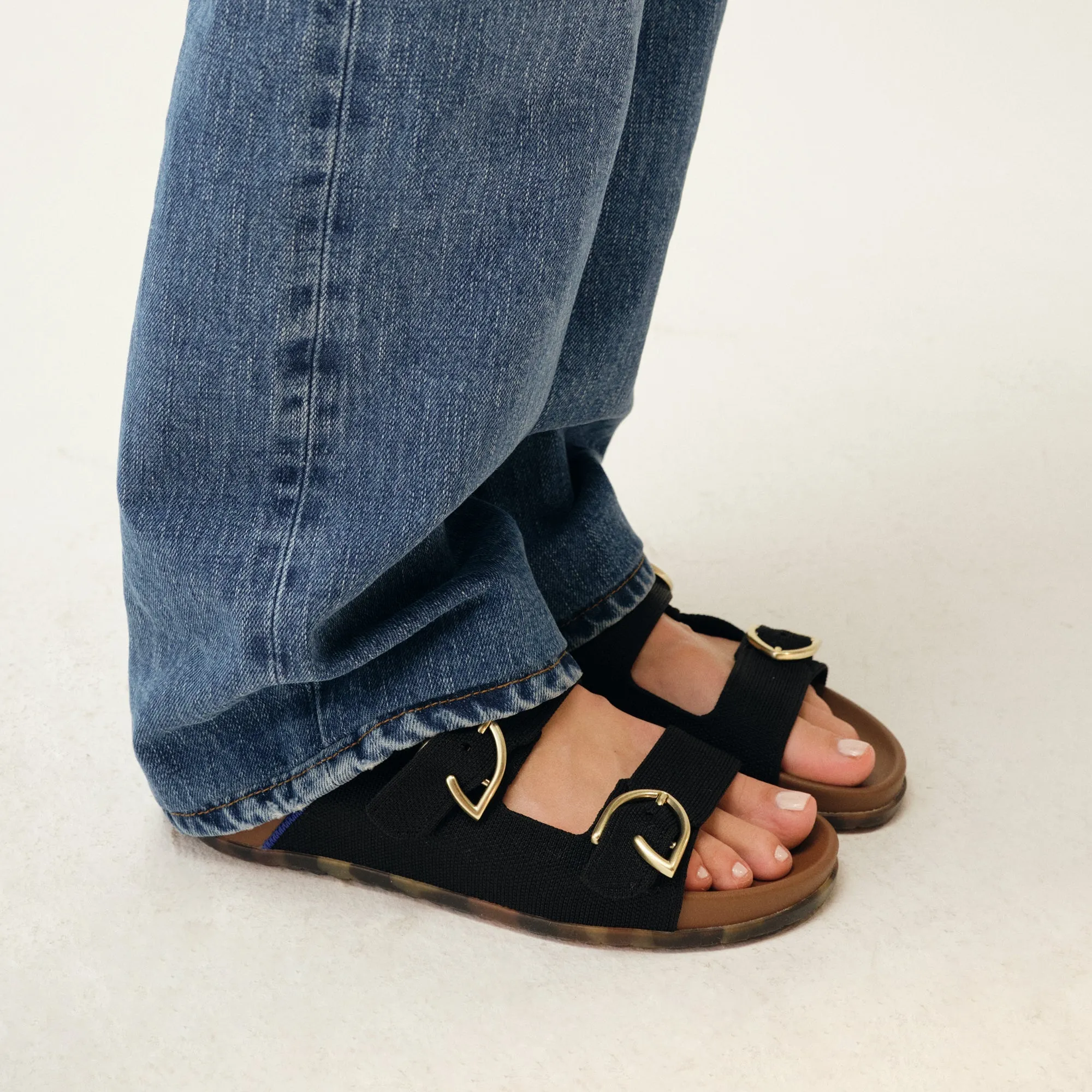 The Buckle Slide - Black