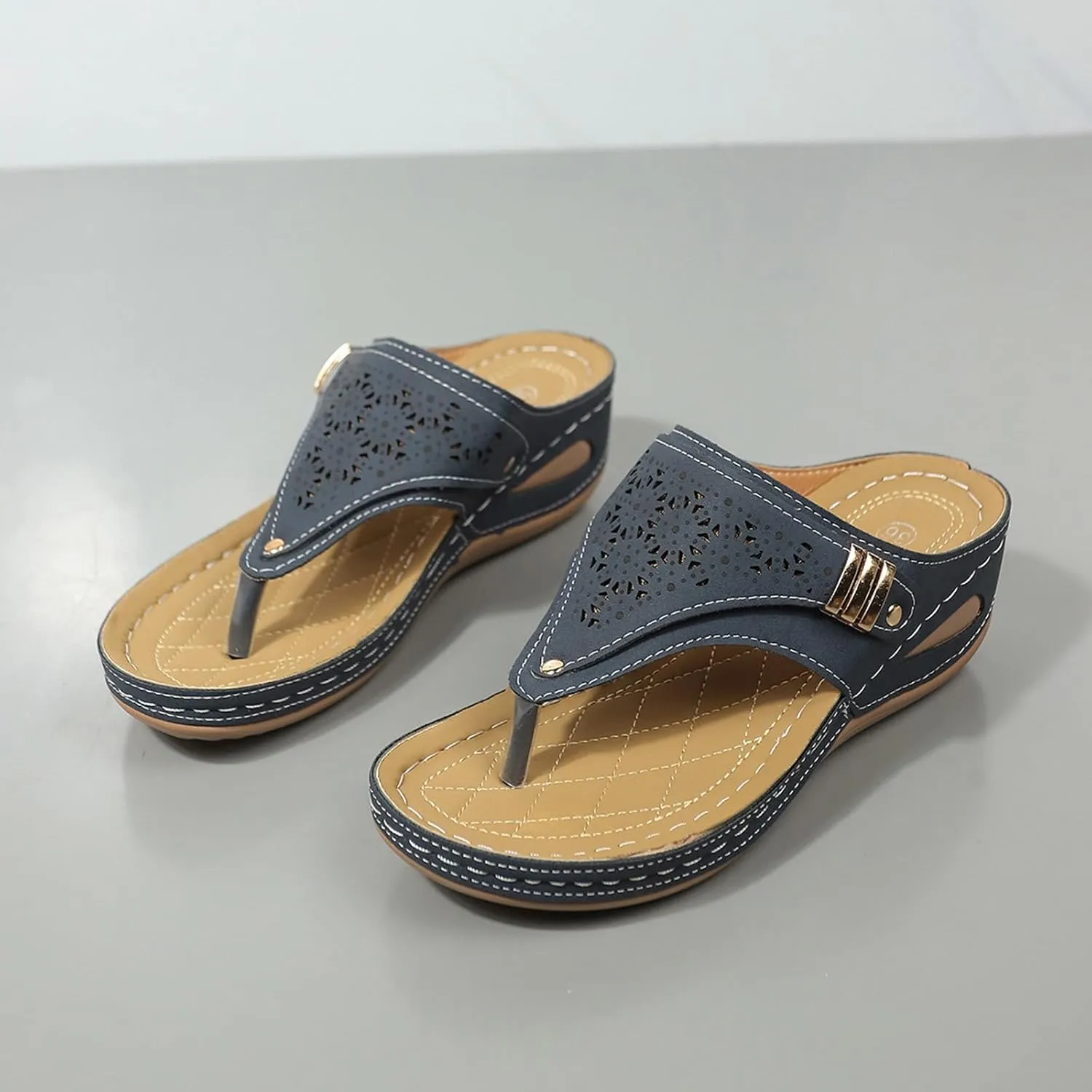 Women's Solid Breathe Thong Sandals Hollow Out Clip Toe Slipper Flat Textured Flip Flop Casual Summer Sandal